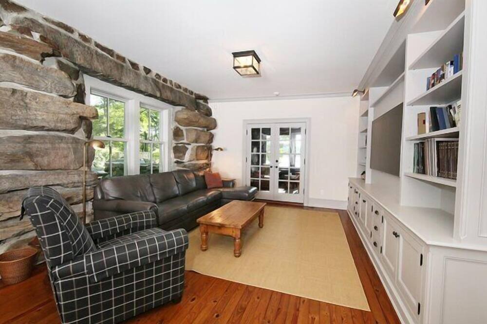 Photo of Livingroom in New Preston