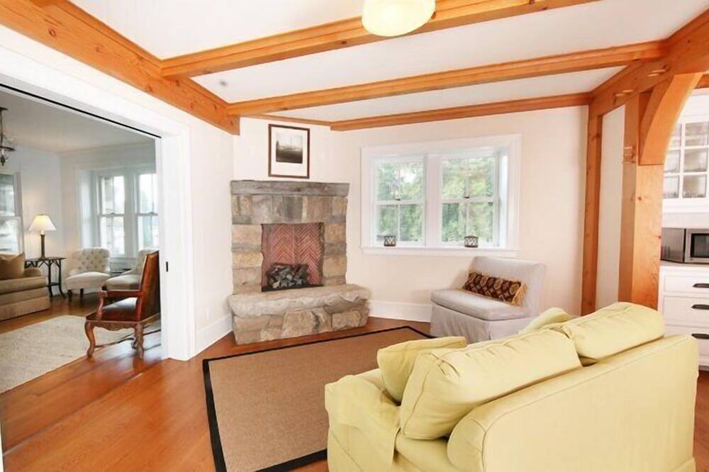 Photo of Livingroom in New Preston