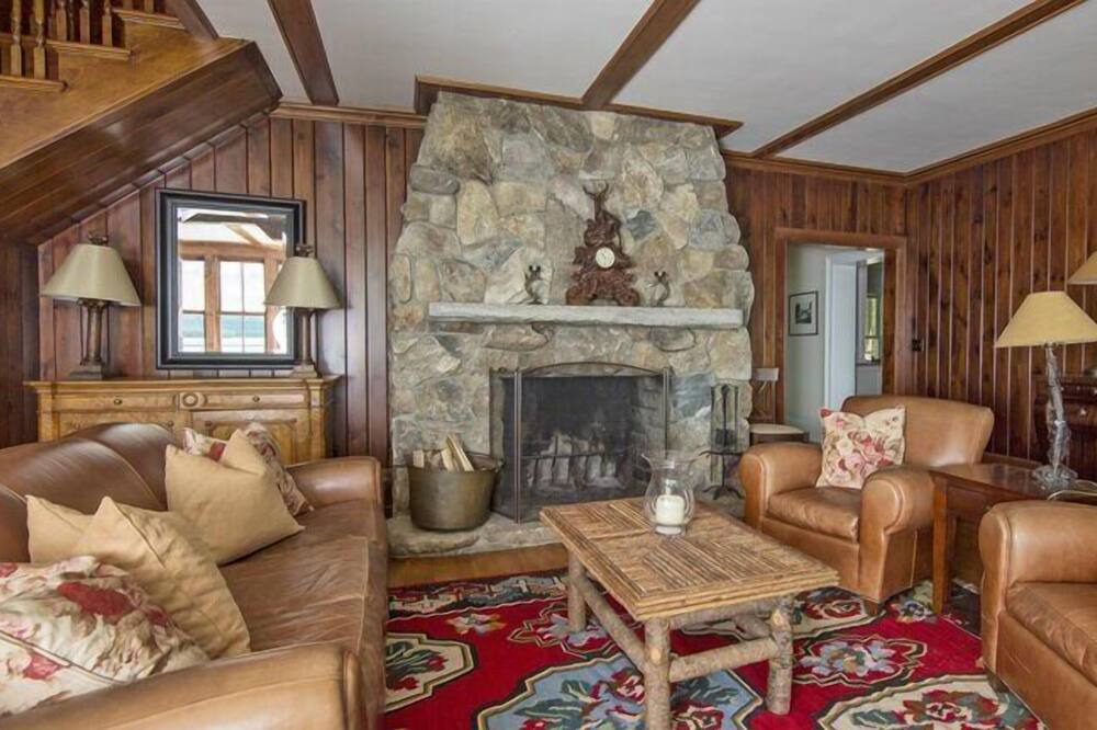 Photo of Livingroom in New Preston