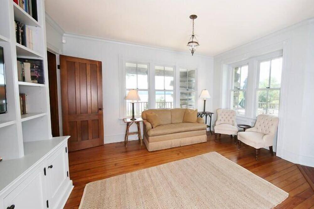 Photo of Livingroom in New Preston