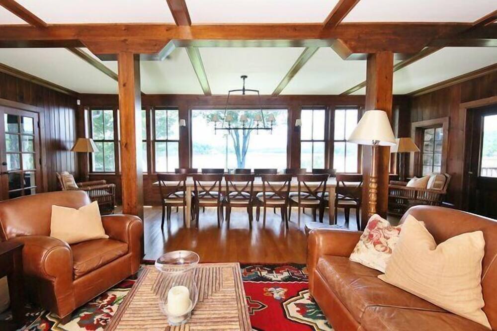 Photo of Livingroom in New Preston