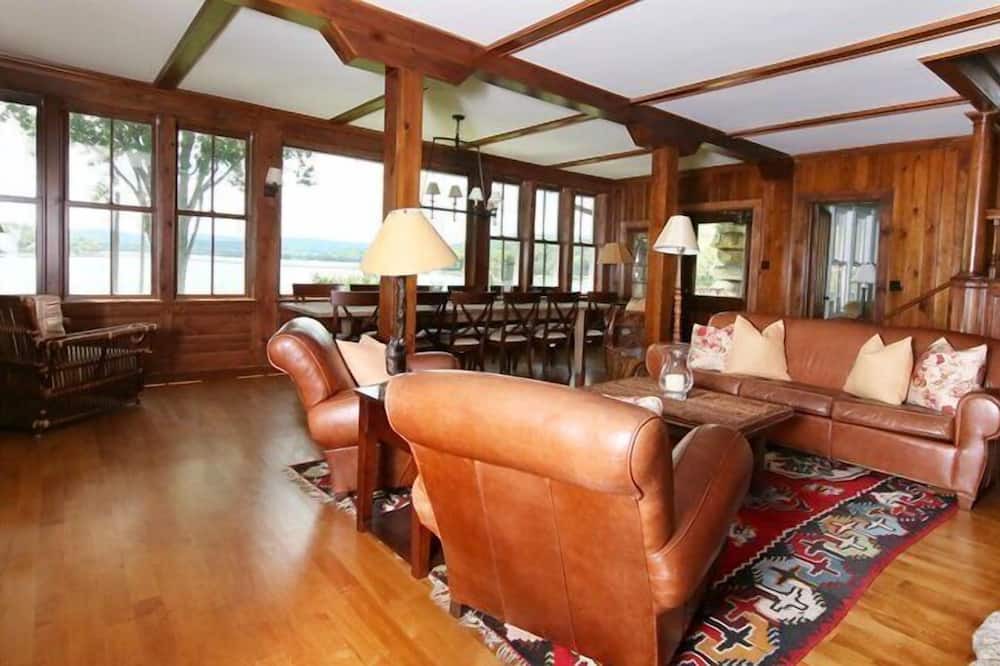 Photo of Livingroom in New Preston