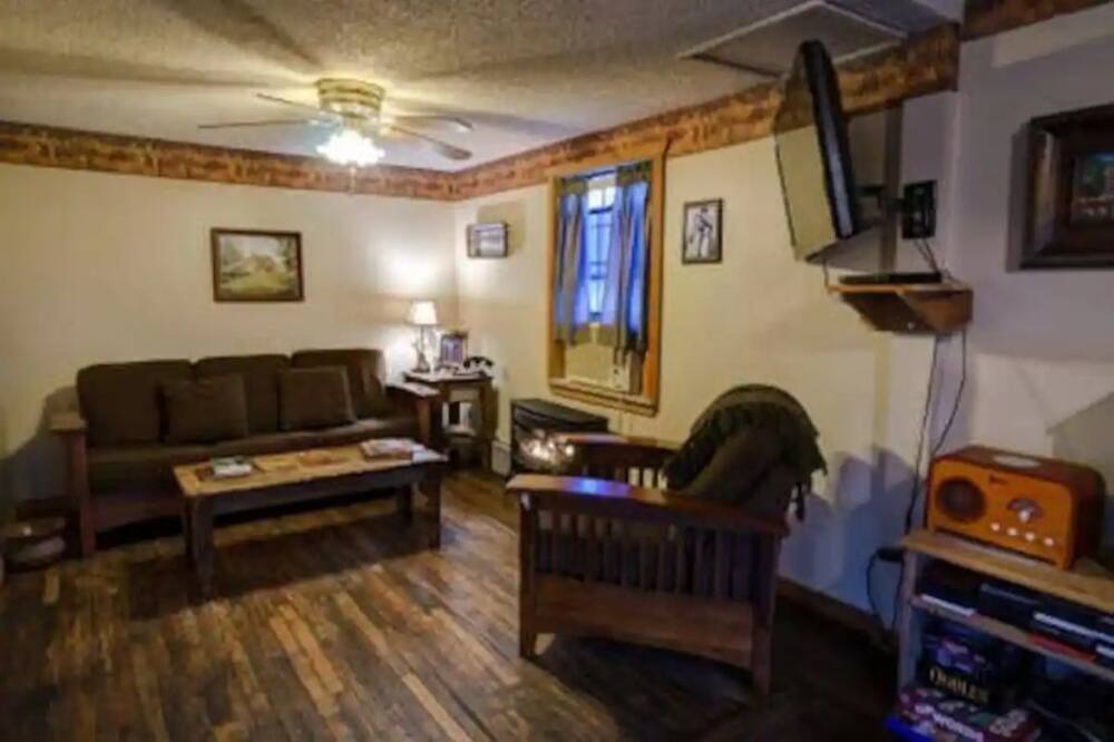 Photo of Livingroom in Alix