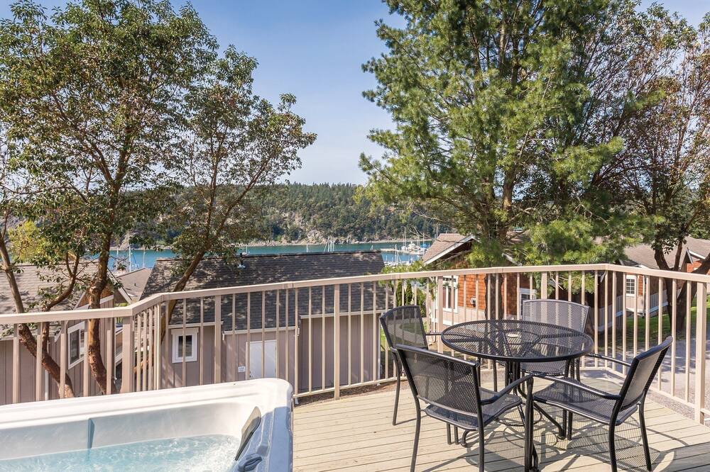 Photo of Patio Balcony in Deer Harbor