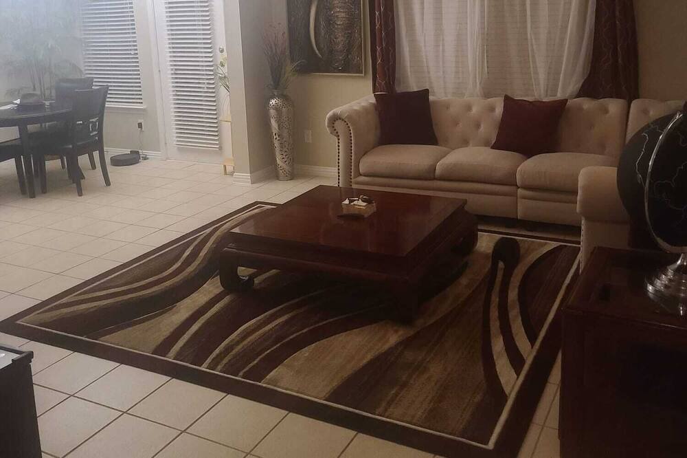 Photo of Livingroom in Carrollton