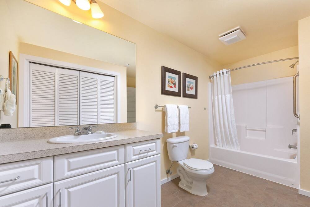 Photo of Bathroom in Long Beach