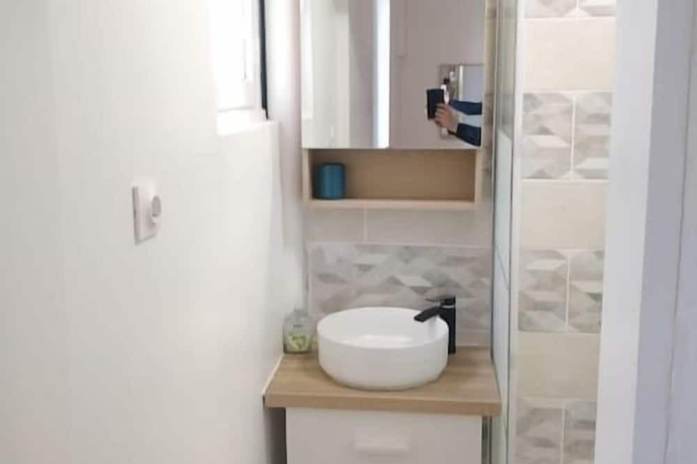 Photo of Bathroom in Saint-Etienne-du-Rouvray