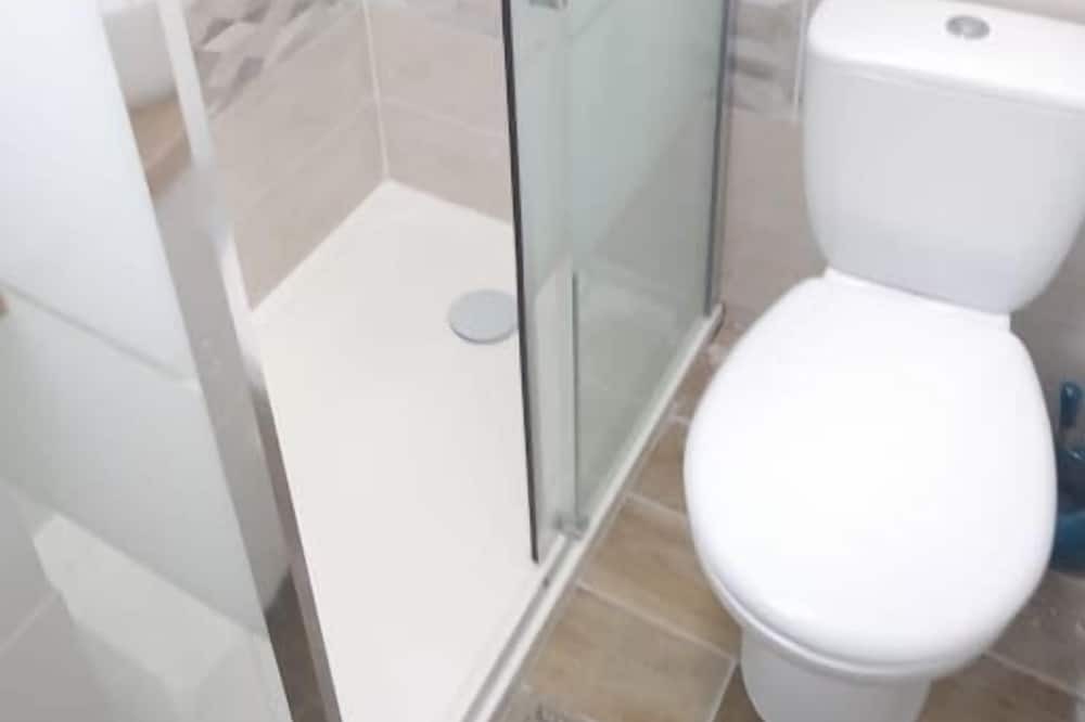 Photo of Bathroom in Saint-Etienne-du-Rouvray