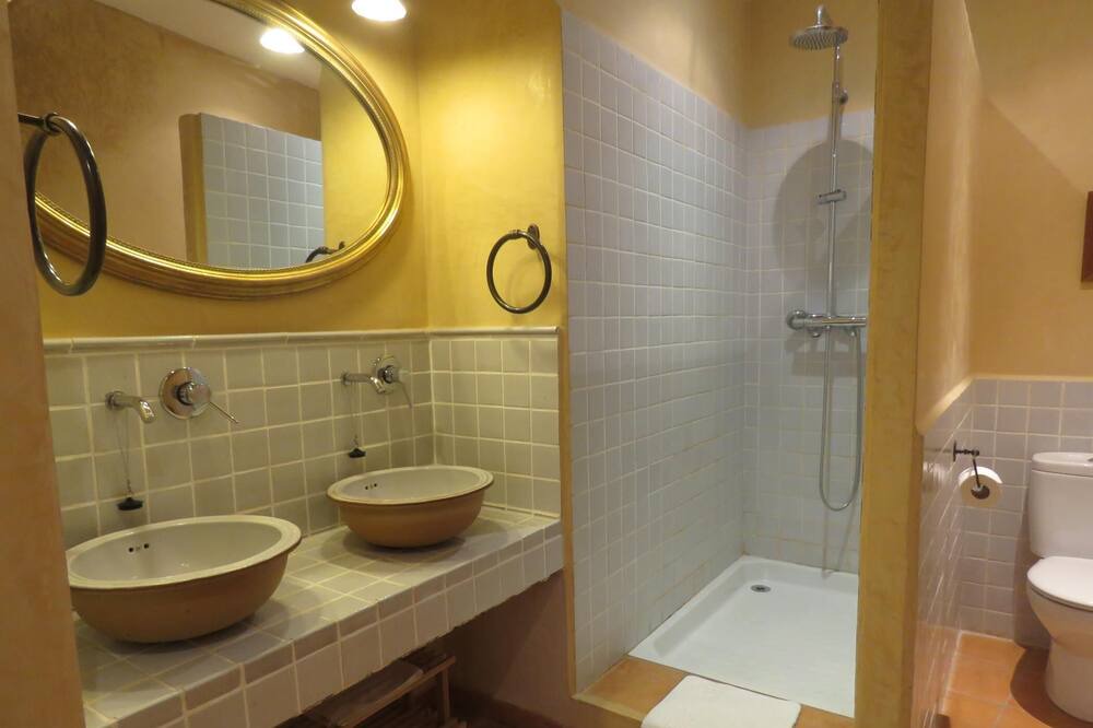 Photo of Bathroom in Orriols