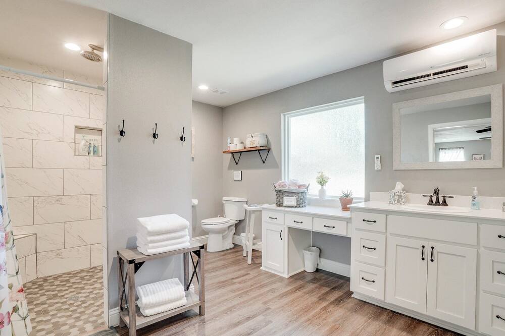 Photo of Bathroom in Era