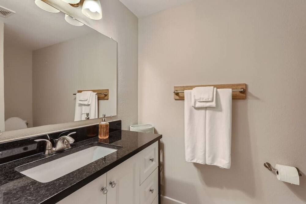 Photo of Bathroom in Shearer Hills - Ridgeview