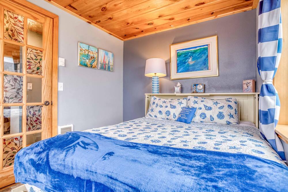 Photo of Bedroom in Waldport