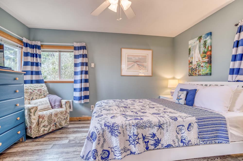 Photo of Bedroom in Waldport