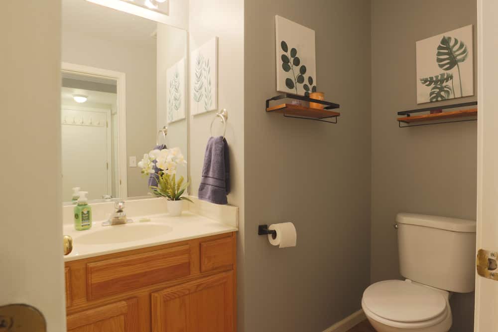 Photo of Bathroom in Genoa City