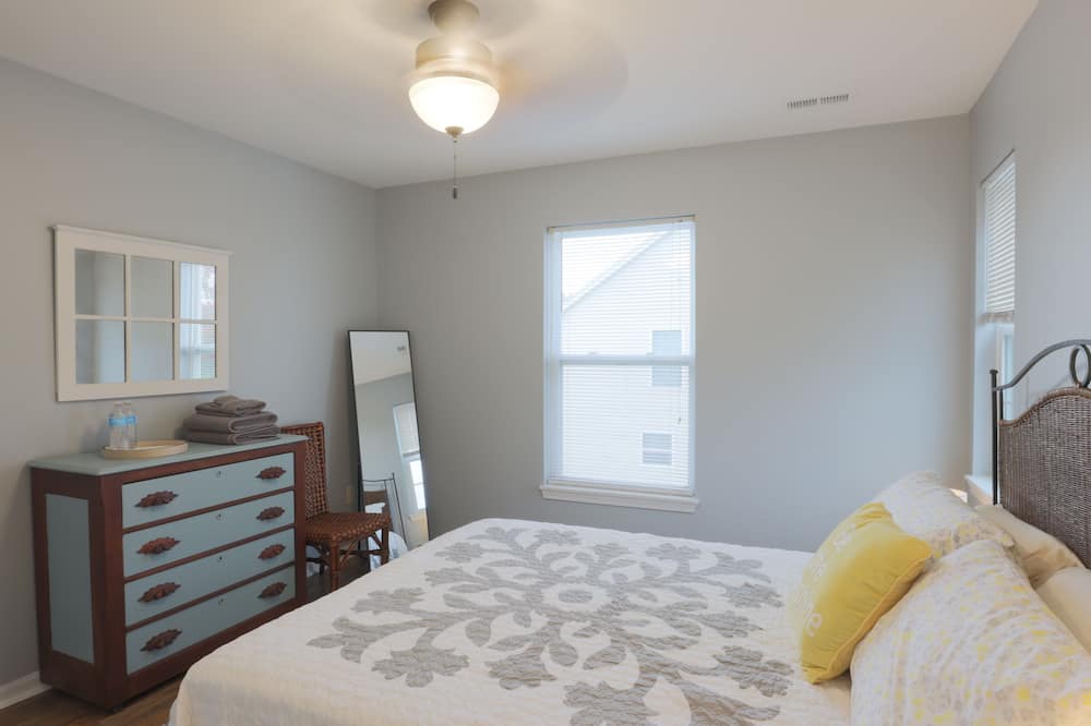 Photo of Bedroom in Genoa City