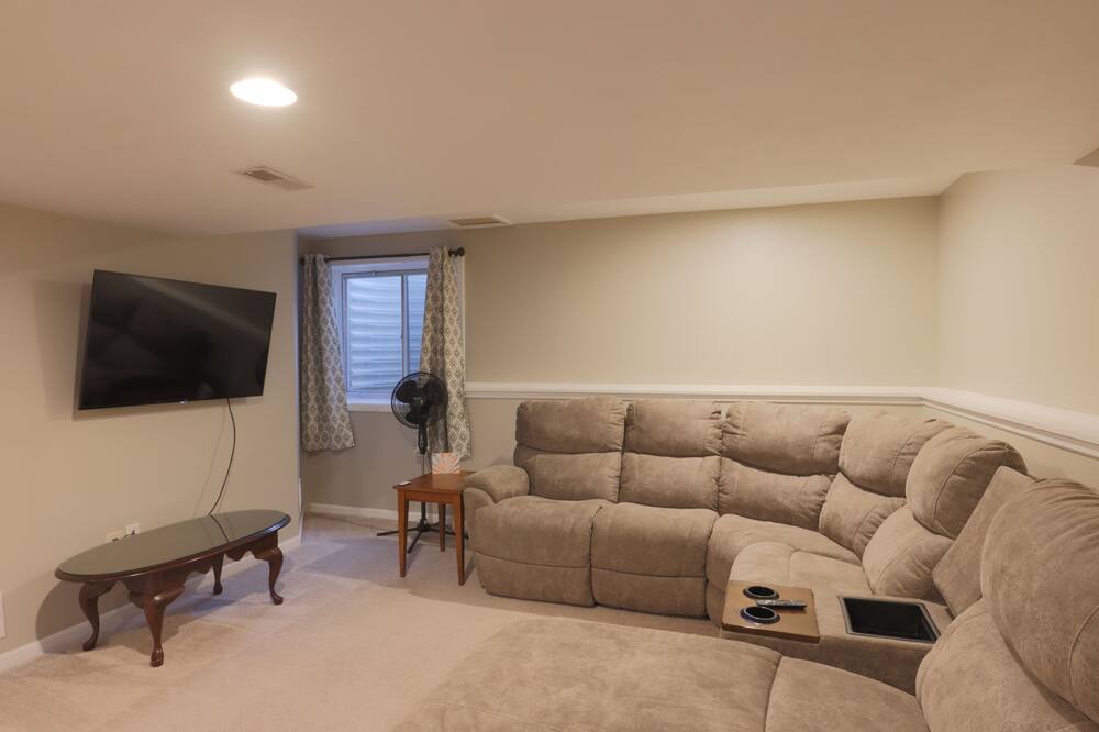 Photo of Livingroom in Genoa City