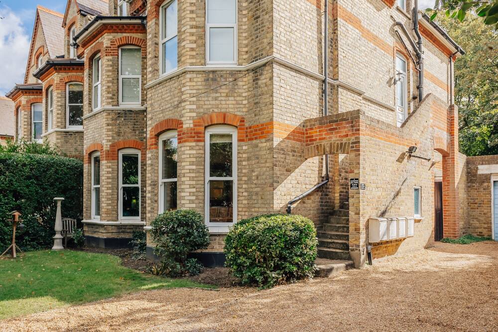 Photo of Outdoor in Berrylands