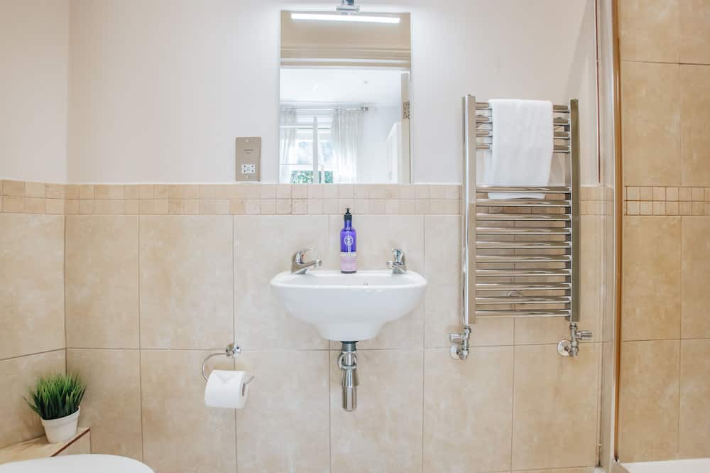 Photo of Bathroom in Berrylands