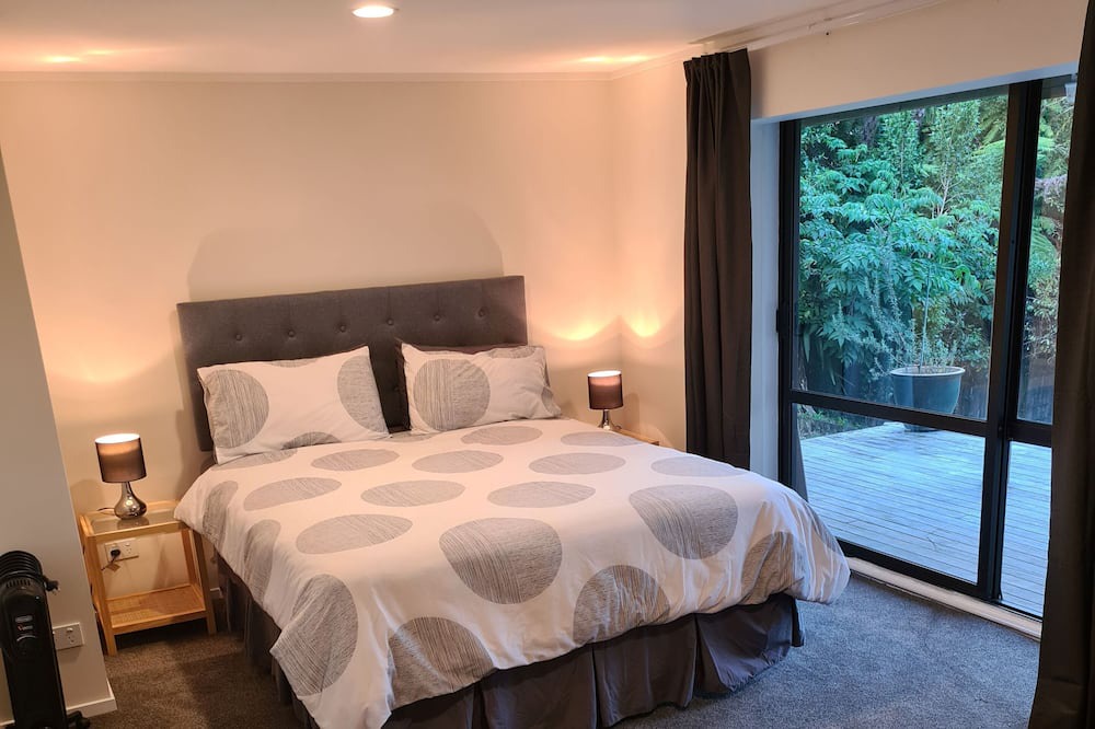 Photo of Bedroom in Browns Bay