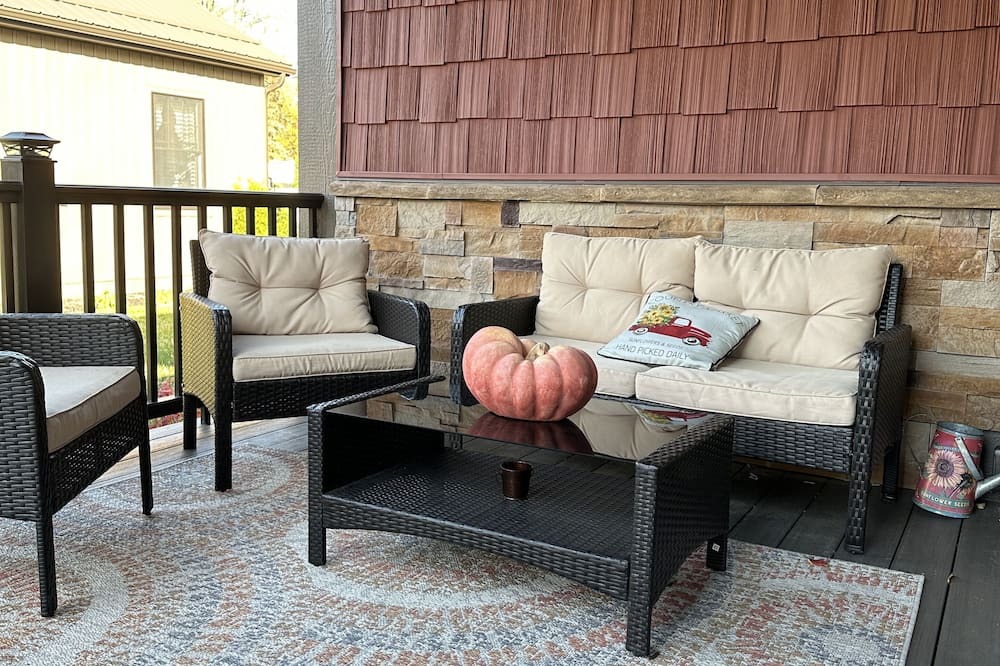 Photo of Patio Balcony in Sylvan Beach