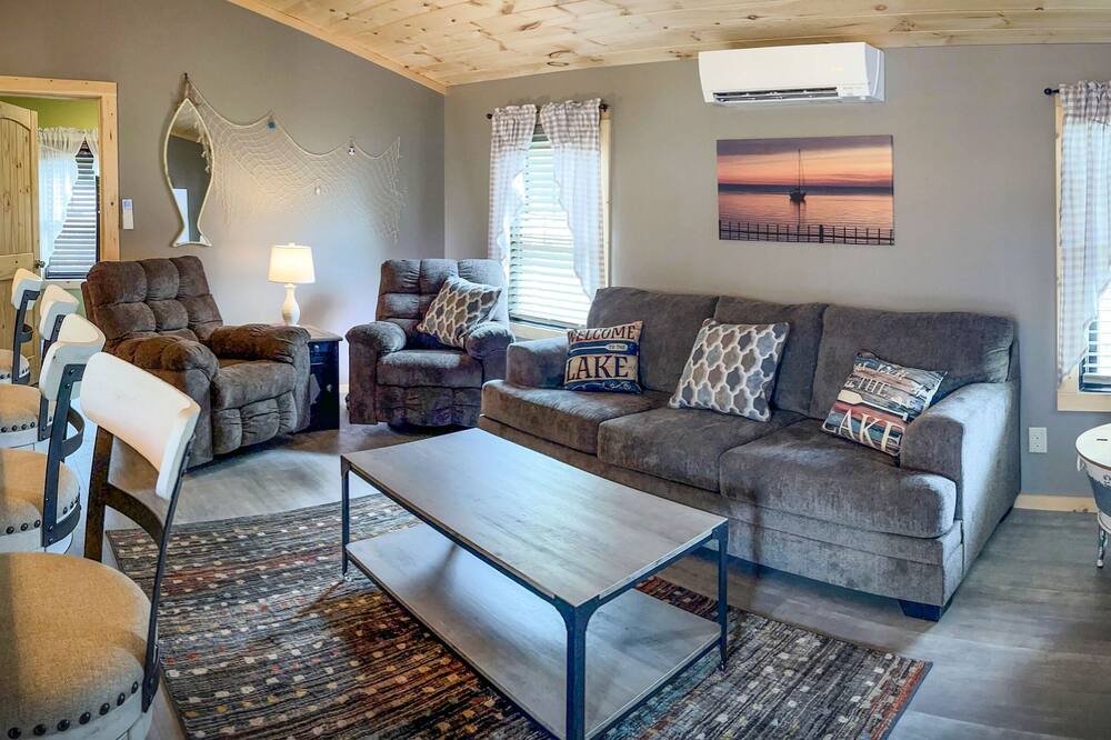 Photo of Livingroom in Sylvan Beach