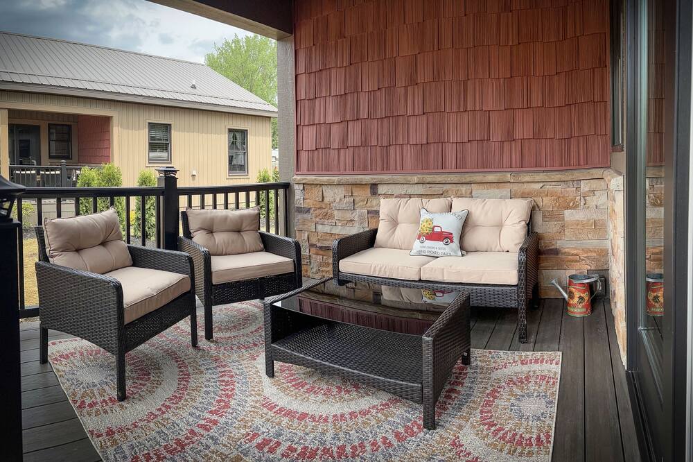 Photo of Patio Balcony in Sylvan Beach
