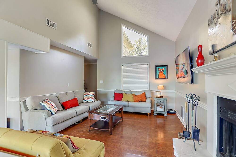 Photo of Livingroom in Tougaloo