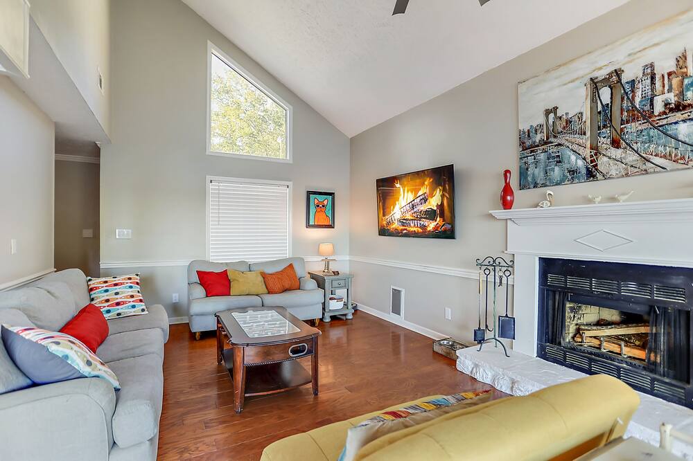 Photo of Livingroom in Tougaloo