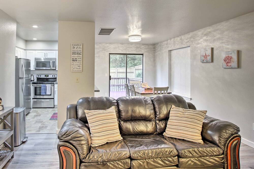 Photo of Livingroom in University Place
