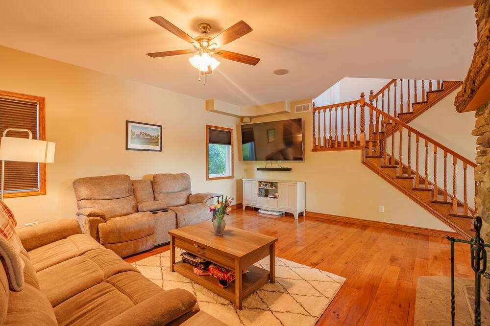 Photo of Livingroom in Lanark Highlands