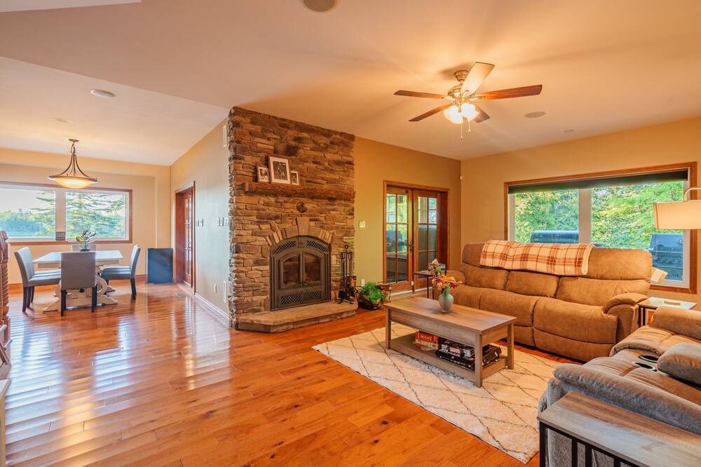 Photo of Livingroom in Lanark Highlands