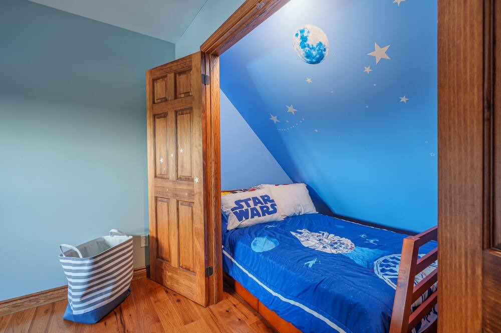 Photo of Bedroom in Lanark Highlands