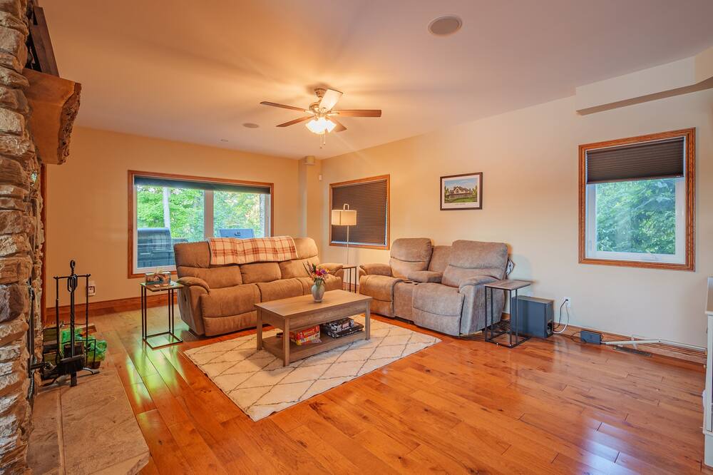 Photo of Livingroom in Lanark Highlands