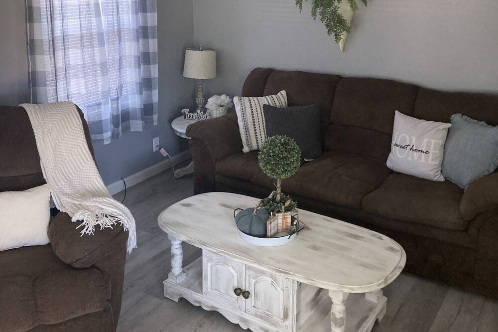 Photo of Livingroom in Cannon