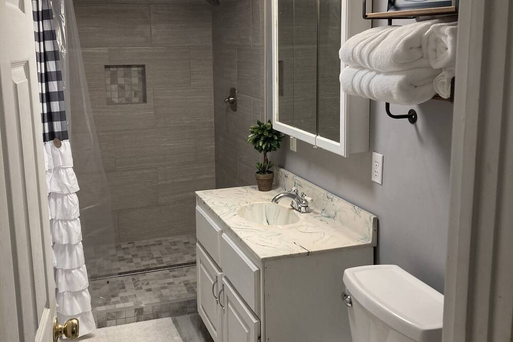 Photo of Bathroom in Cannon