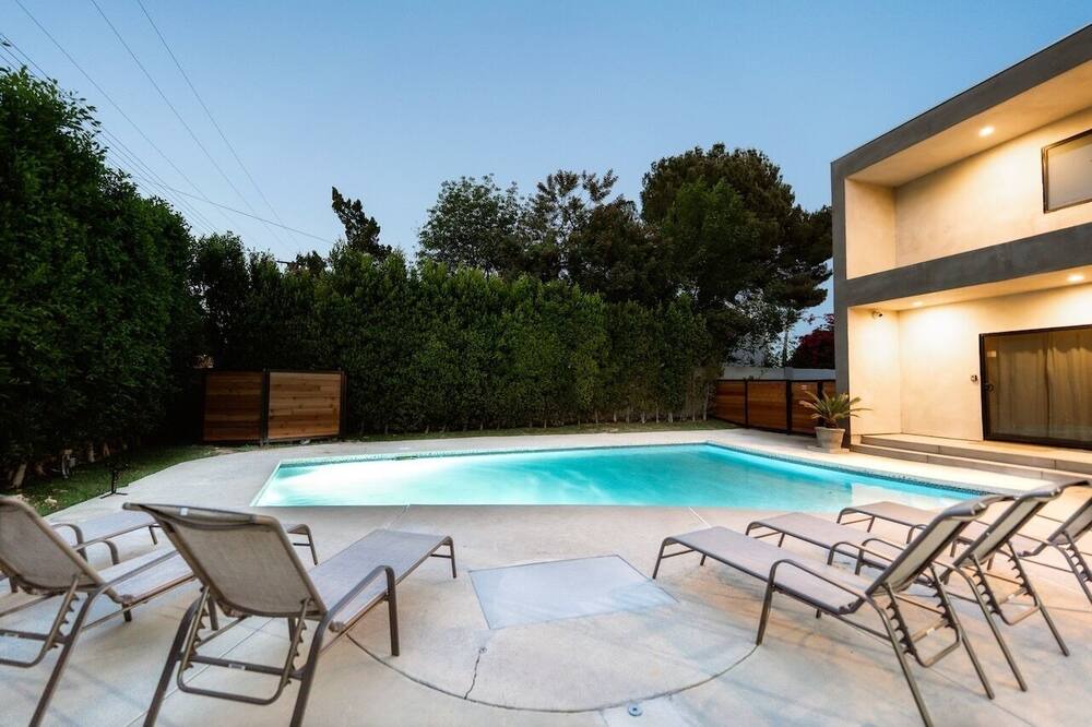 Photo of Outdoor in Canoga Park