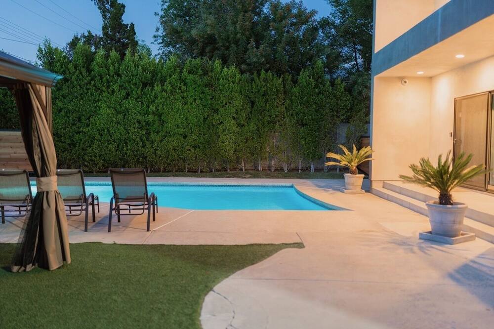 Photo of Outdoor in Canoga Park