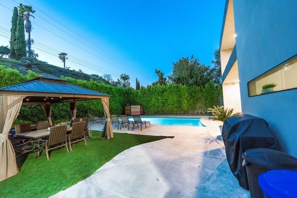 Photo of Outdoor in Canoga Park