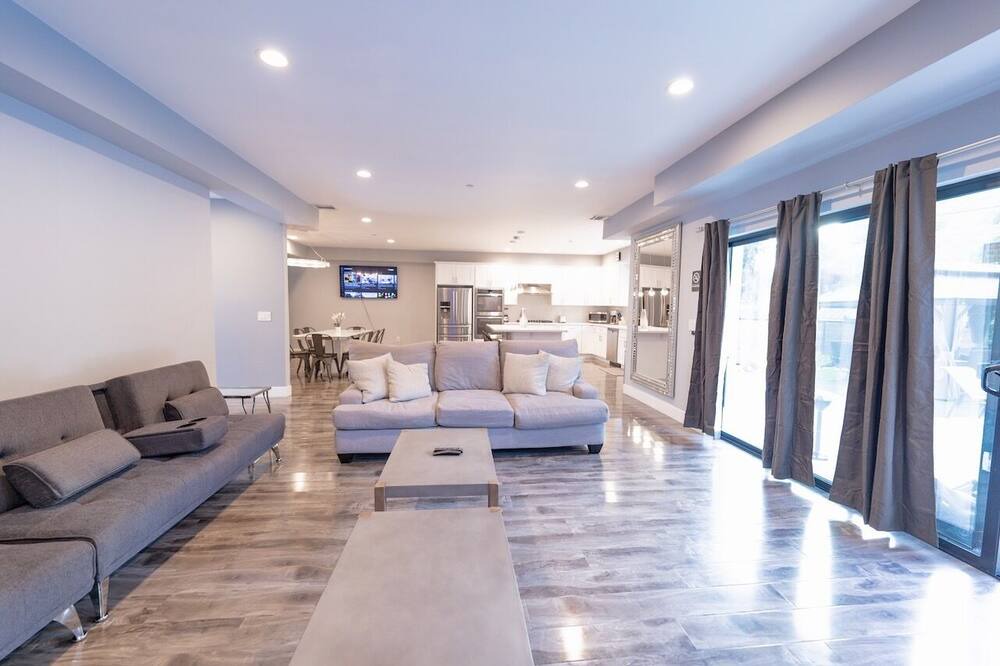 Photo of Livingroom in Canoga Park