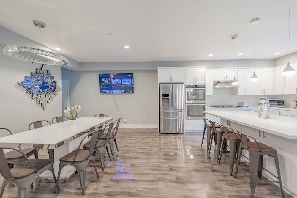 Photo of Kitchen in Canoga Park