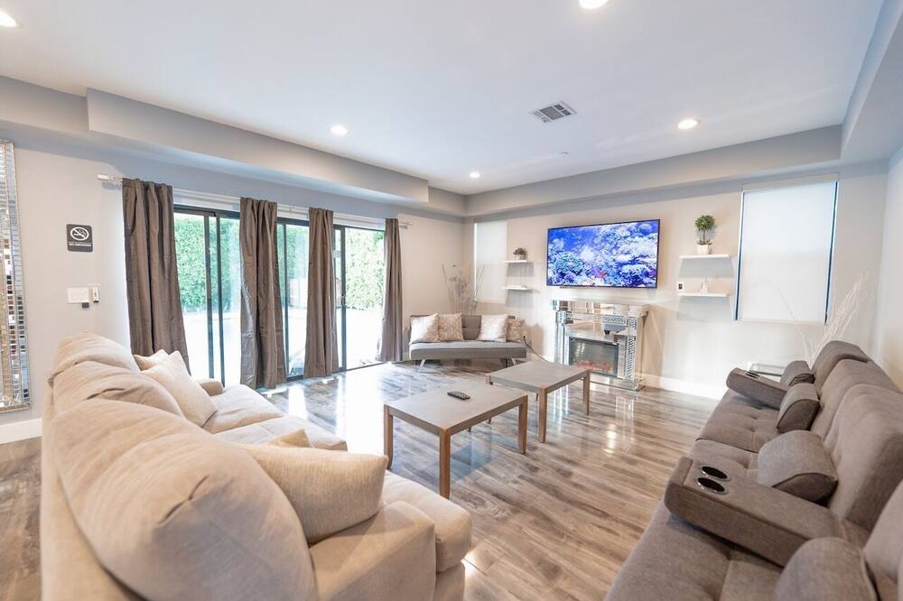 Photo of Livingroom in Canoga Park