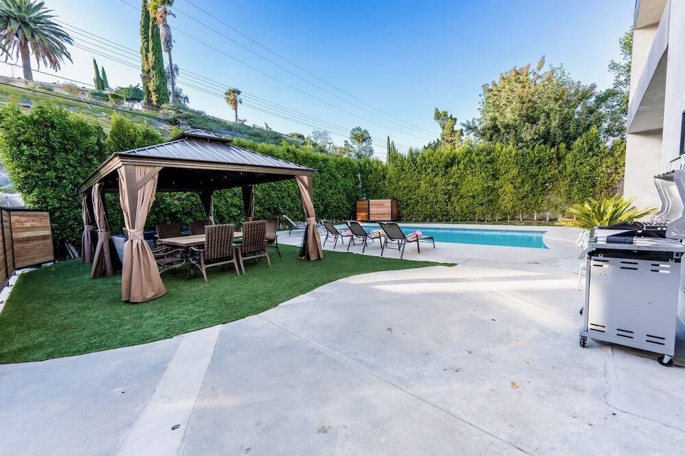 Photo of Outdoor in Canoga Park