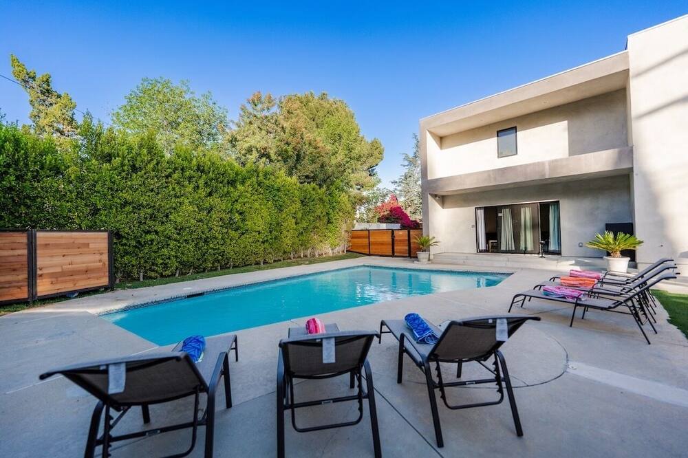Photo of Outdoor in Canoga Park