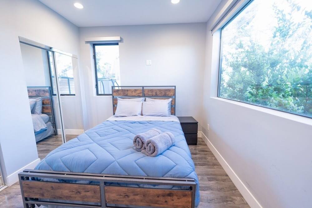 Photo of Bedroom in Canoga Park