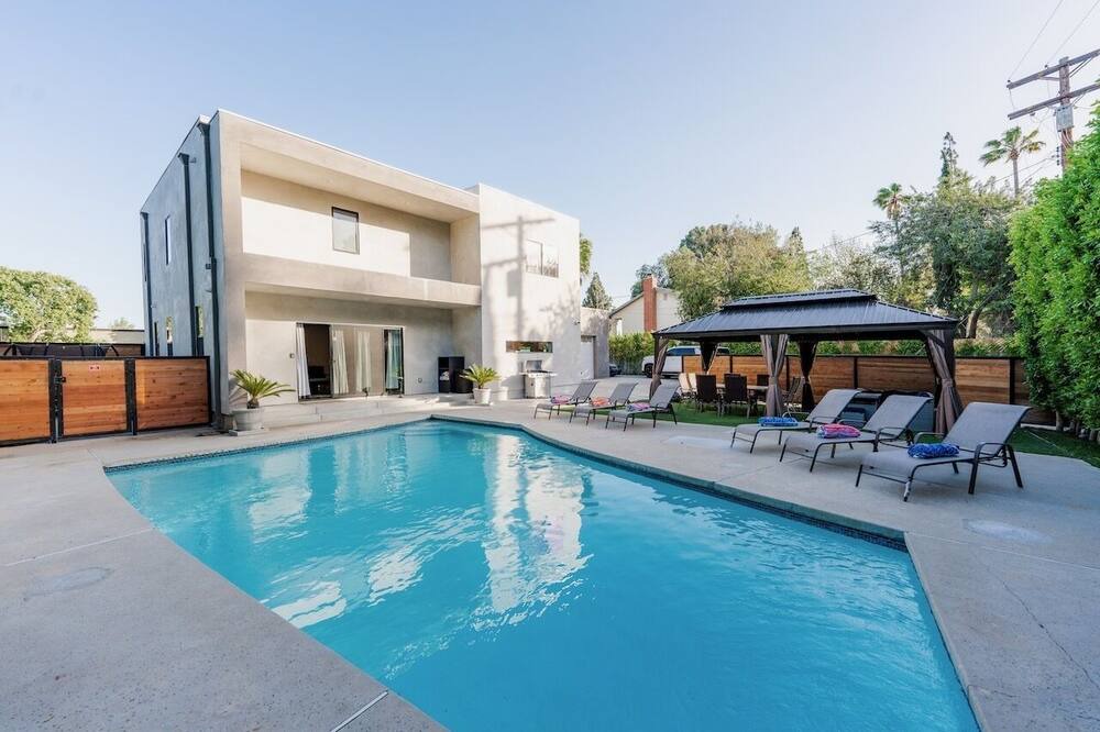 Photo of Outdoor in Canoga Park