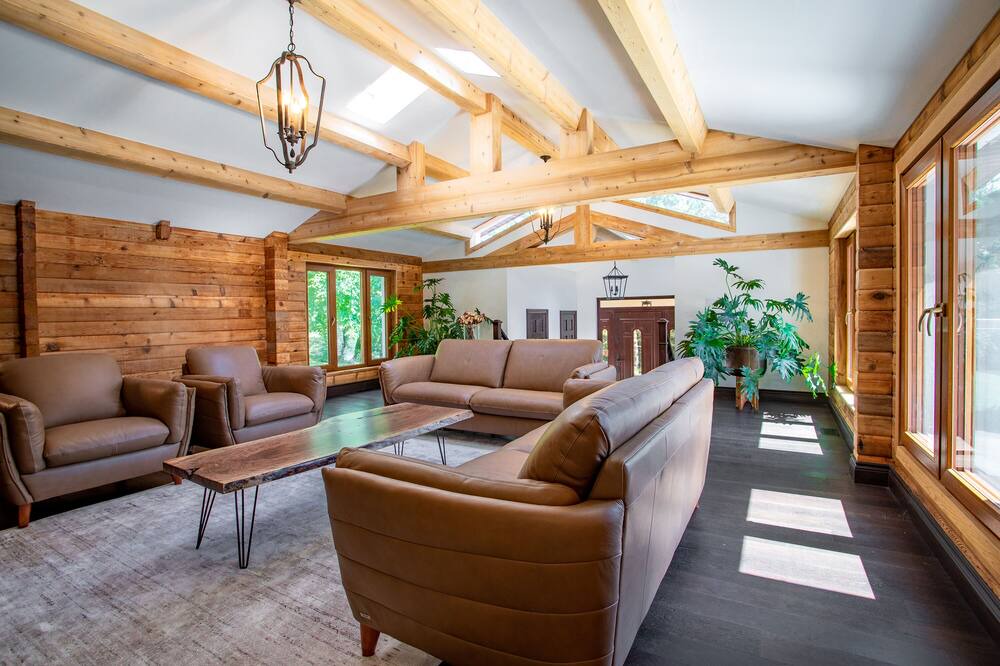 Photo of Livingroom in Caledon
