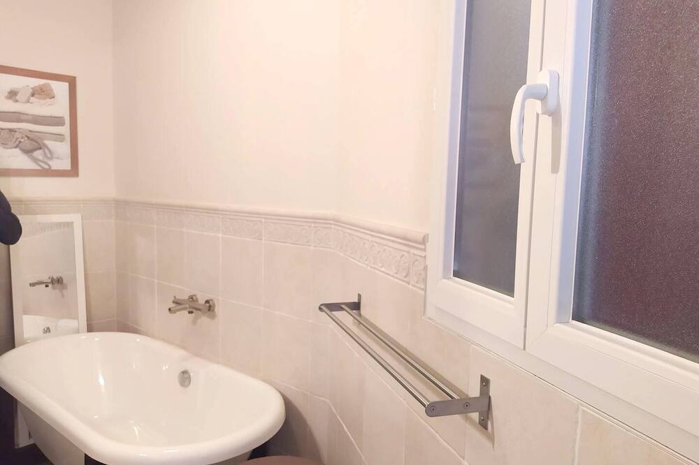Photo of Bathroom in Lussan