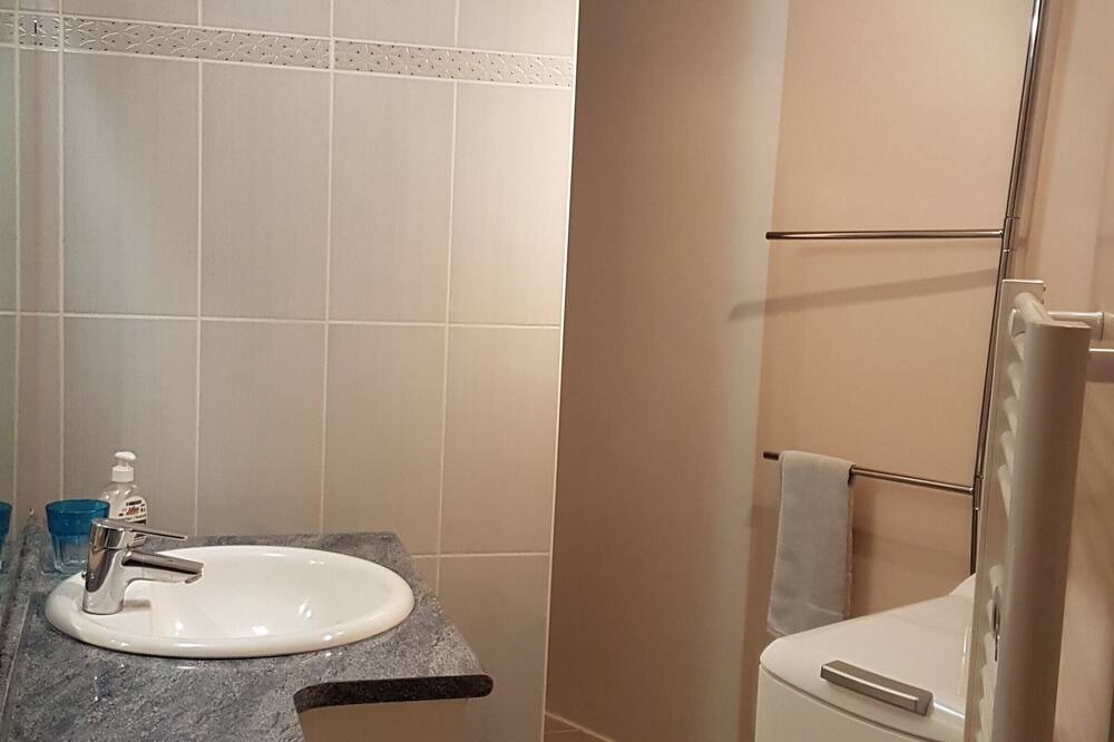 Photo of Bathroom in Neuville-aux-Bois