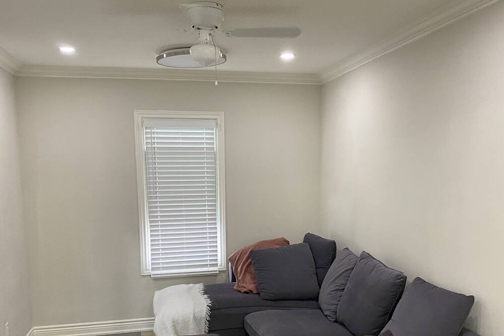 Photo of Livingroom in Hamilton