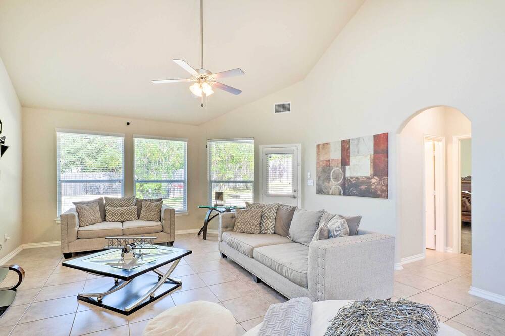 Photo of Livingroom in Round Rock